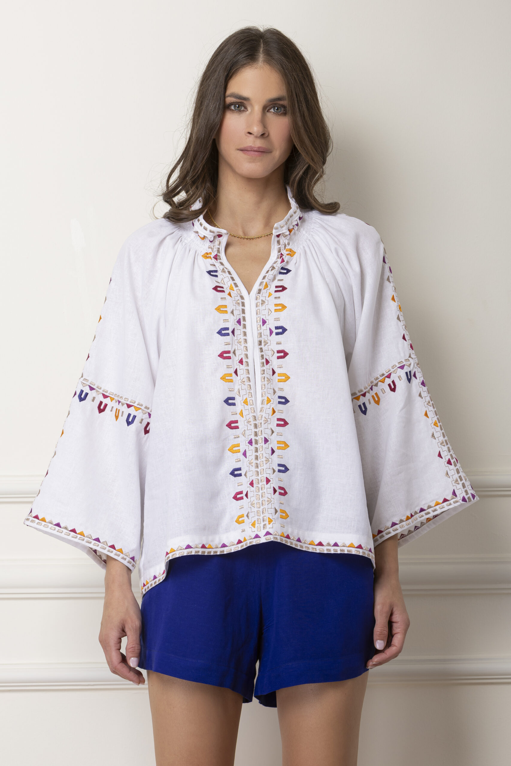 ETOILE CORAL white top with multicolor embroidery DIMITRA TOP1