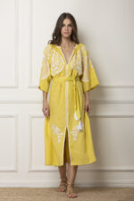 ETOILE CORAL - Κίτρινο λινό κεντητό Areti μακρύ φόρεμα - Image 3